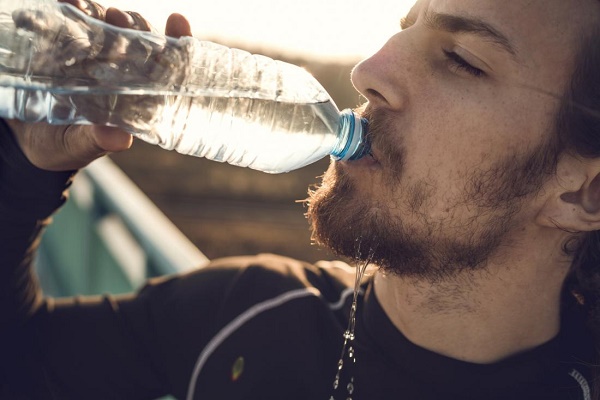 Người tiểu đường thường xuyên khát nước 