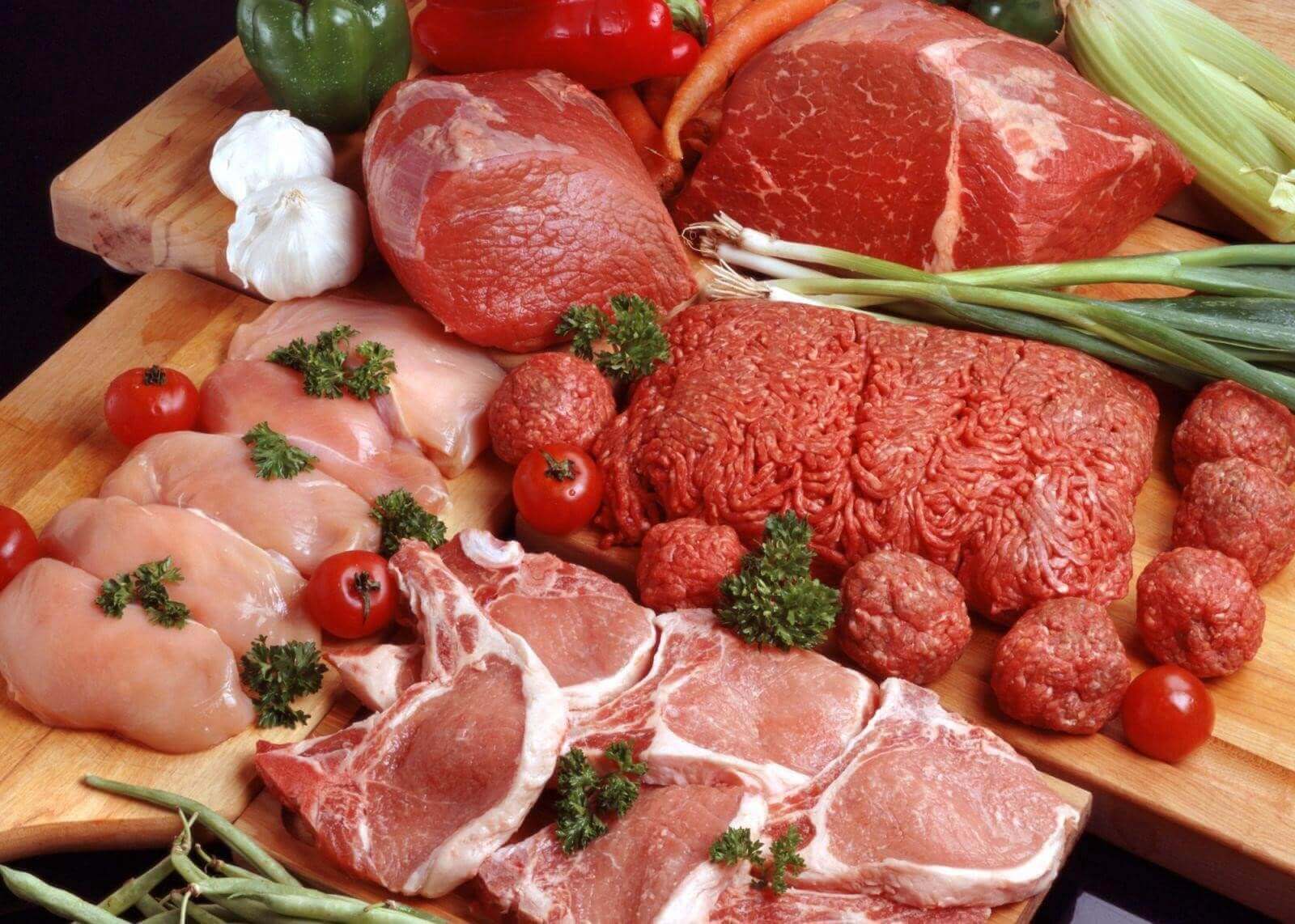 Hạn chế ăn thịt đỏ vì có thể làm tăng mức độ viêm khớp