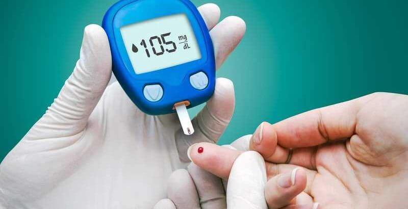 Máy đo đường huyết tại nhà cho mẹ bầu mắc tiểu đường thai kỳ